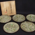 東京都港区白金にて、人間国宝 島岡達三 象嵌赤絵草花文皿などをお買取しました。