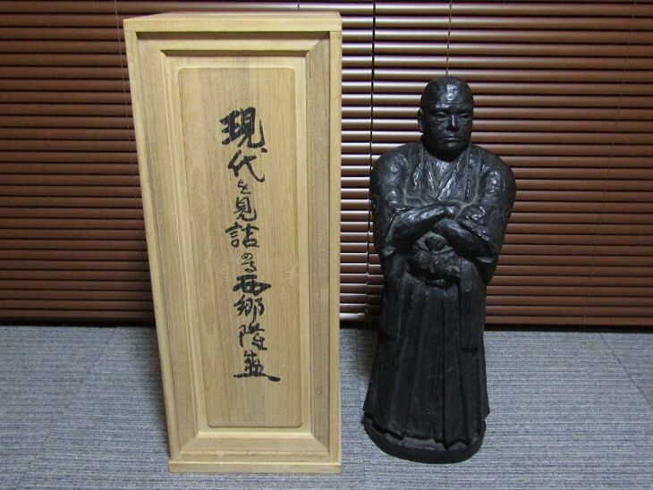 東京都江東区亀戸にて、古賀忠雄 ブロンズ 彫刻「現代を見つめる西郷隆盛」の銅像、三味線などの和楽器を査定しました。