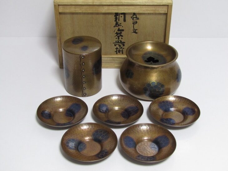 東京都世田谷区成城にて、玉川堂 亀甲文 鎚起銅製茶器揃などの煎茶道具、津軽三味線を査定しました。