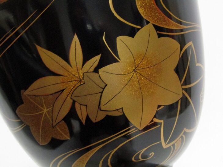 東京都江東区大島にて、時代 金彩 紅葉 蒔絵 小鼓などの和楽器、掛軸を