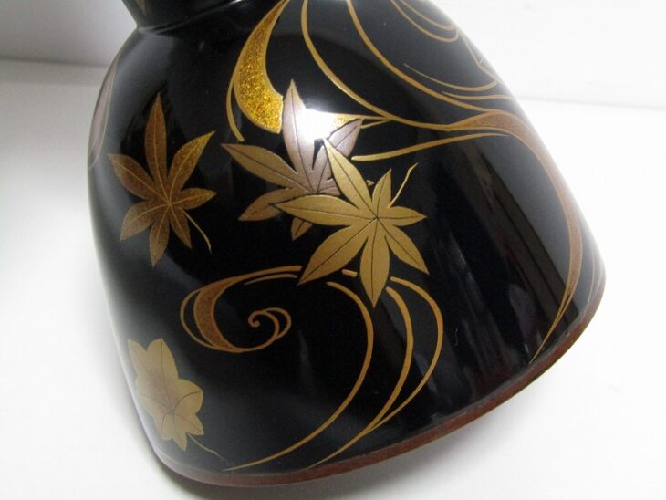 東京都江東区大島にて、時代 金彩 紅葉 蒔絵 小鼓などの和楽器、掛軸を