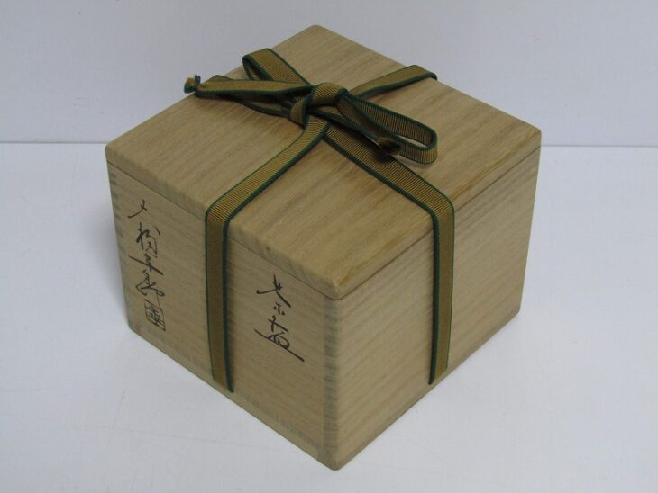 東京都台東区にて、大樋長左衛門の飴釉茶碗、津軽三味線、尺八、締太鼓