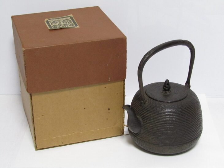 東京都練馬区にて、人間国宝 田村耕一 青磁銅彩柿 茶碗などの茶道具