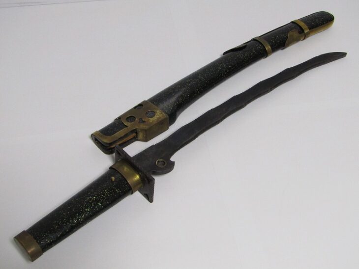 刀剣美術 兜割 鉄地 刀身 螺鈿鞘拵え 時代武具 刀装具 鉄刀