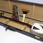 地唄 三味線 K18刻印 紅木 子持ち綾杉胴 ハードケース 撥付き