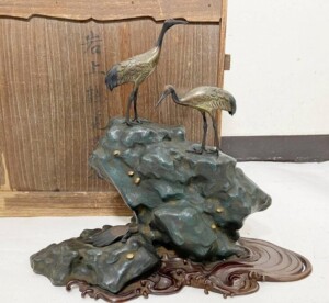 金工 晃一 作 鋳銅造「 岩上鶴亀 」置物 床置
