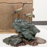 金工 晃一 作 鋳銅造「 岩上鶴亀 」置物 床置